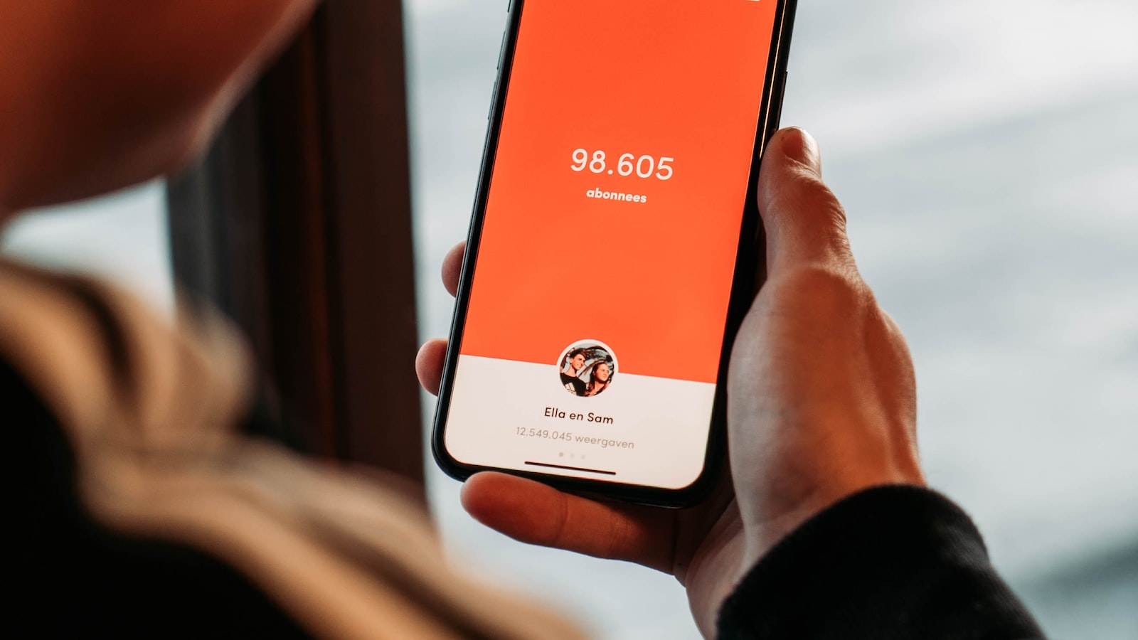 5. Identify Essential Mobile Features for Maximum Productivity